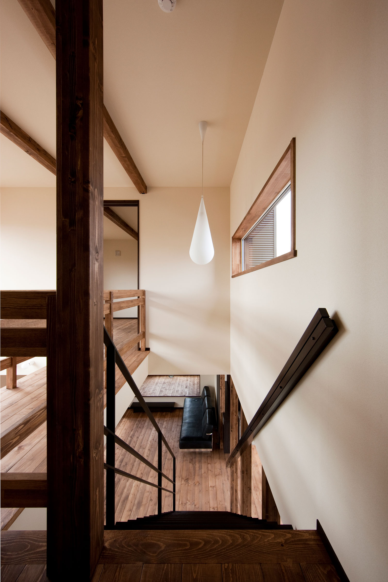 アートホームの苫小牧市の注文住宅施工事例「ろくめんそうの家」吹き抜け